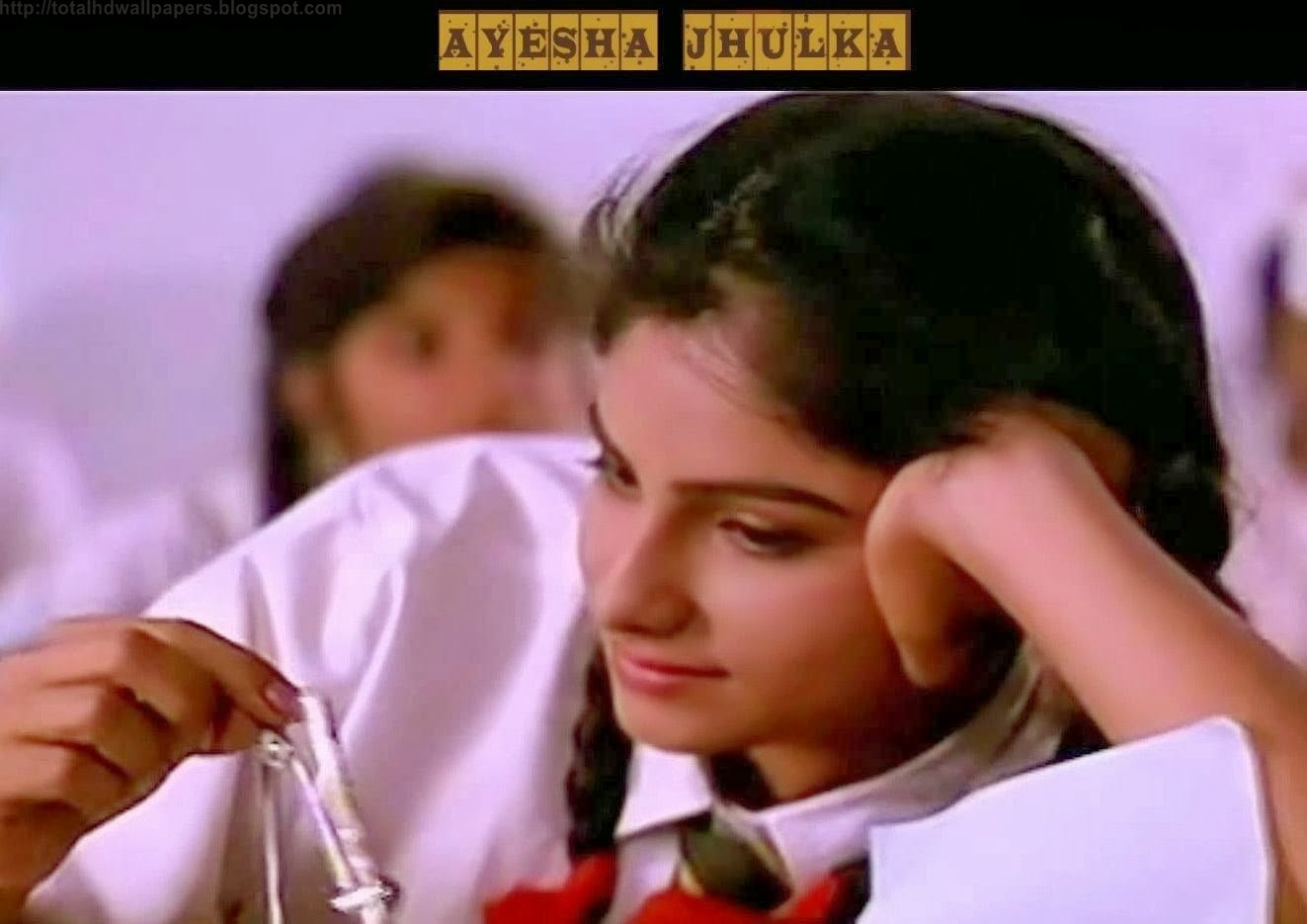 Ayesha Jhulka HD Wallpapers